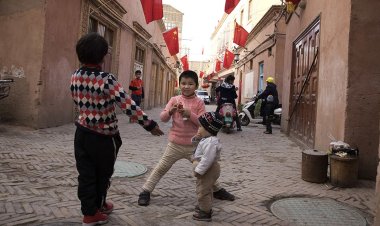 Çin, yatılı okullarda Uygur çocuklarını psikolojik ve ideolojik gözetime tabi tutuyor