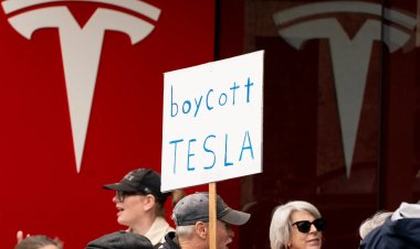 Elon Musk'ın Tesla'sı, hisse kaybıyla 1 trilyon doların altına geriledi