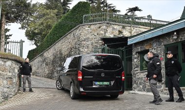 Rus heyeti görüşmeler için ABD'nin İstanbul Başkonsolosluğu'na geldi