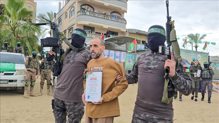 İsrail: Hamas 3 esiri bırakmazsa ateşkes sona erer