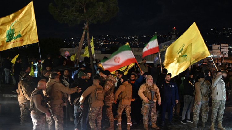 Lübnan'da İran uçaklarının Beyrut'a inişinin yasaklanmasına karşı protesto düzenlendi