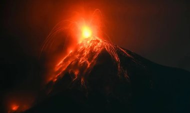 Guatemala'daki Fuego Yanardağı'nda patlama