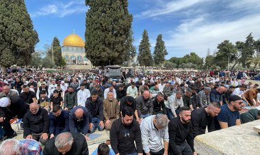 80 bin kişi, Cuma namazını Mescid-i Aksa’da kıldı