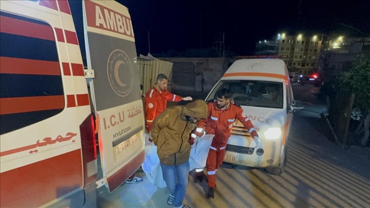 Filistin Kızılayı, Refah'ta İsrail'in kuşattığı bölgeye girmeyi başardı