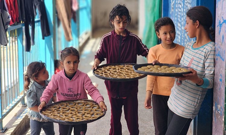 Gazze'de, kısıtlı imkanlar ve saldırılar altında bayram geleneği yaşatılıyor
