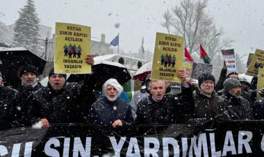 Ankaralılar Refah Sınır Kapısı’nın açılması için Mısır Büyükelçiliği önünde buluştu