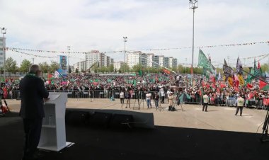 Mevlid-i Nebi mesajı Diyarbakır’dan okundu: Amansız ve orantısız bir savaşın karşılığı ancak kutlu bir direniştir