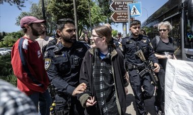 İsrail'in Gazze'ye saldırılarını protesto eden 3 İsrailli gözaltına alındı