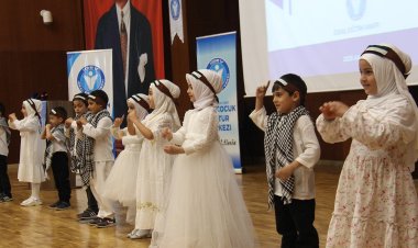 İdeal Eğitim Vakfı "Çocuk eğitiminde ailenin rolü" başlıklı seminer düzenledi