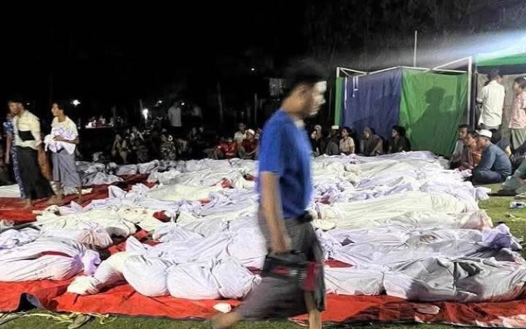 Namaz kılarken depreme yakalanan Myanmarlı Müslümanlardan 700'ü hayatını kaybetti, 60 cami yıkıldı