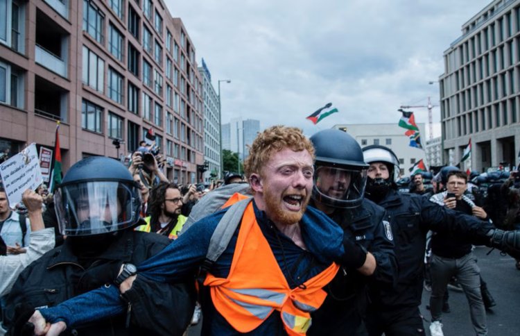 Filistin destekli protestolarda yer alan iki İrlandalı'ya Almanya'dan sınır dışı kararı
