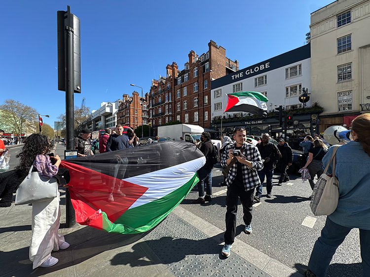 Londra’da Youth Demand Grubu Gazze için trafiği durdurdu!