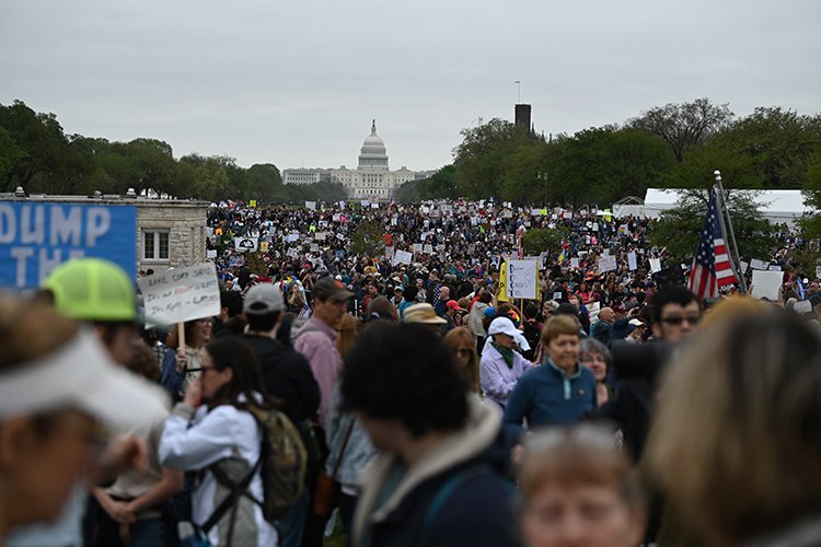 Trump’a karşı ABD genelinde ayaklanma: 1200 noktada tarihi protesto!