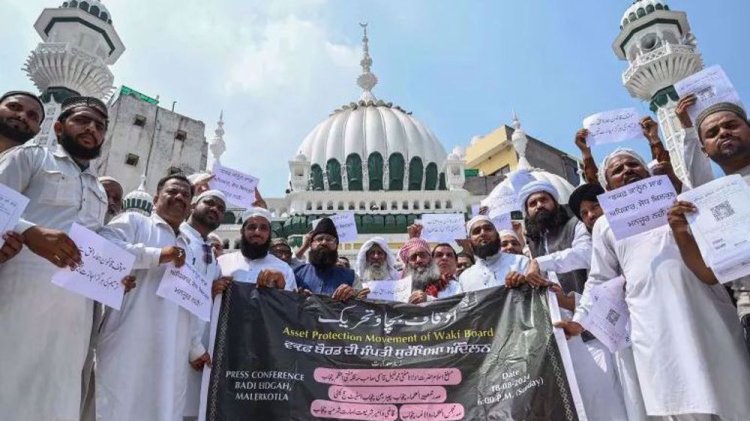 Hindistan Parlamentosu'nda camileri hedef alan tartışmalı yasa tasarısı onaylandı