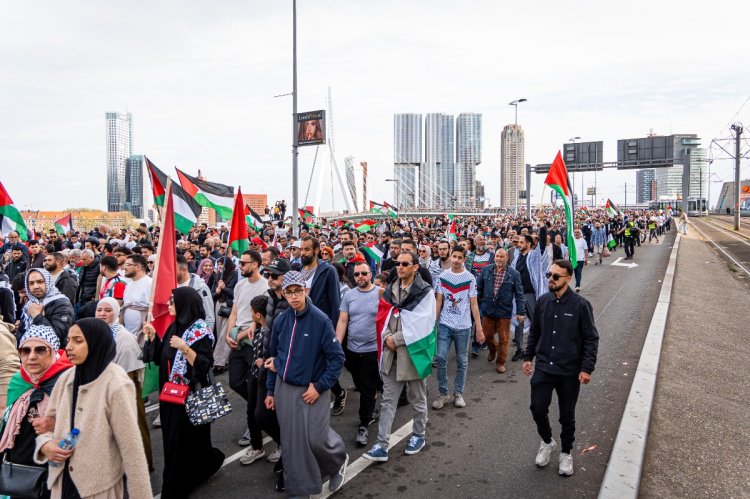 Rotterdam’da Gazze’ye destek için binlerce kişi yürüdü