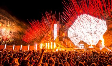 Suudi'de ahlaksız eğlenceler: Krallık dindar imajını neden terk ediyor?