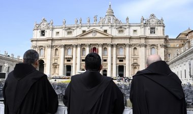 Vatikan'da yapılan ilk tur oylamada yeni papa seçilemedi