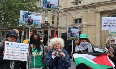 Paris'te "soykırımın şarkıcısı" protestosu: Siyonist Golan'ın konserine tepki büyüyor