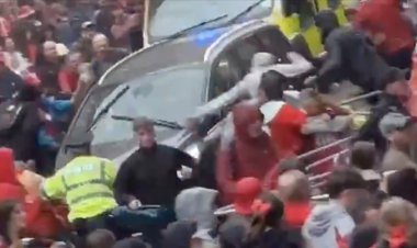 Liverpool'da bir aracın kalabalığın arasına dalması sonucu 47 kişi yaralandı