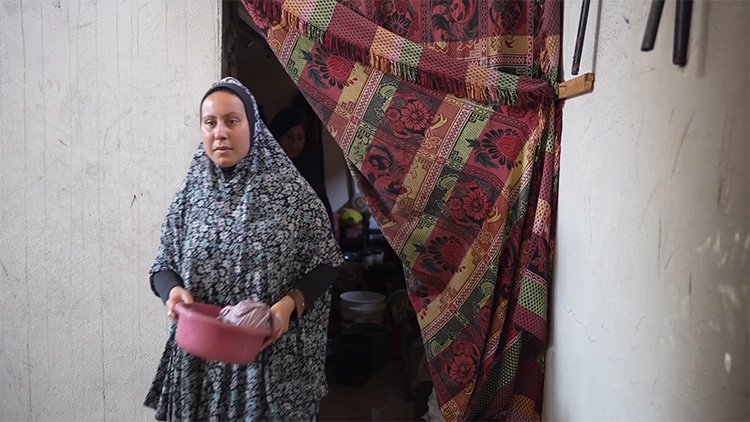 İşitme engelli Ala, mezun olduğu üniversitenin 'enkazına' sığındı