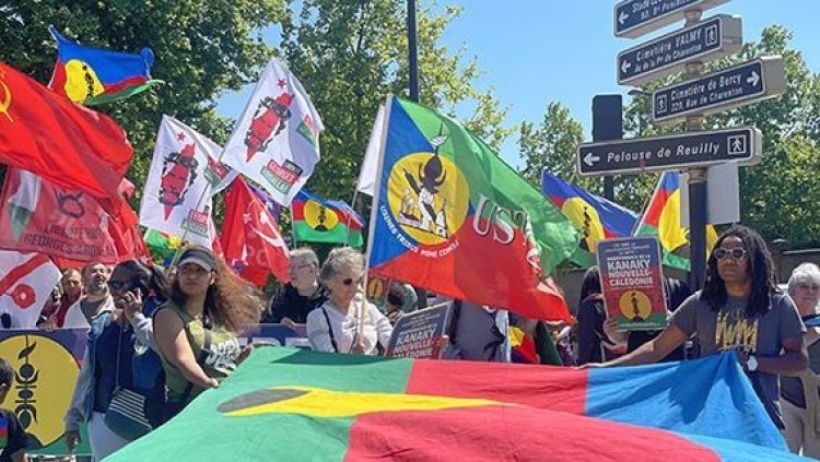 Paris'te Yeni Kaledonya için bağımsızlık yürüyüşü: “Kahrolsun sömürgecilik, yaşasın direniş”