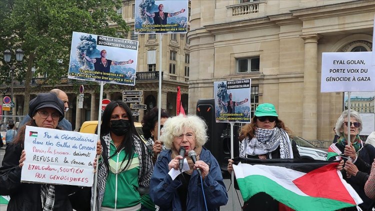 Paris'te "soykırımın şarkıcısı" protestosu: Siyonist Golan'ın konserine tepki büyüyor