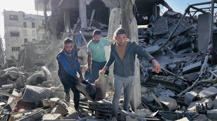 Gazze’de felç olan kurtarma: Ekipman yok, canlar enkaz altında