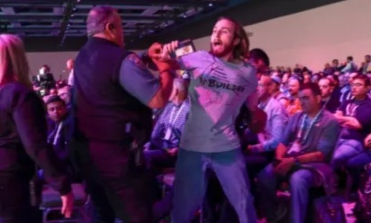 Microsoft, şirketin İsrail ile işbirliğini protesto eden çalışanının işine son verdi