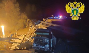 Rusya'da otoyol köprüsünün yolcu treninin üzerine çökmesi sonucu 7 kişi öldü, 66 kişi yaralandı