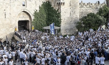 Filistin topraklarını gasbeden İsrailliler, Mescid-i Aksa'ya baskın düzenledi