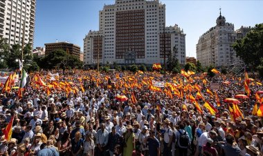 İspanya'da merkez sağcı ana muhalefet "erken seçim" talebiyle Madrid'de gösteri yaptı