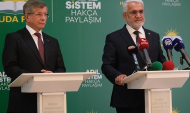 Yapıcıoğlu ve Davutoğlu’ndan Gazze ve anayasa vurgusu: “Zalimin elini kıran biz olalım”