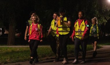 Hollanda'da binlerce kişi mültecilere destek için 40 kilometre yürüdü