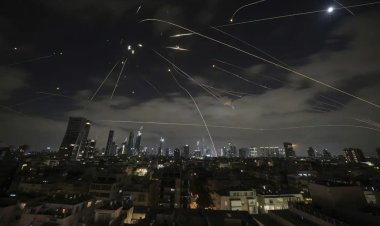 İran: Tel Aviv'i boşaltın bu gece İsrail'i daha sert vuracağız