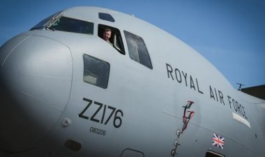 İngiltere'de Filistin destekçisi aktivistler iki askeri uçağı kırmızıya boyadı