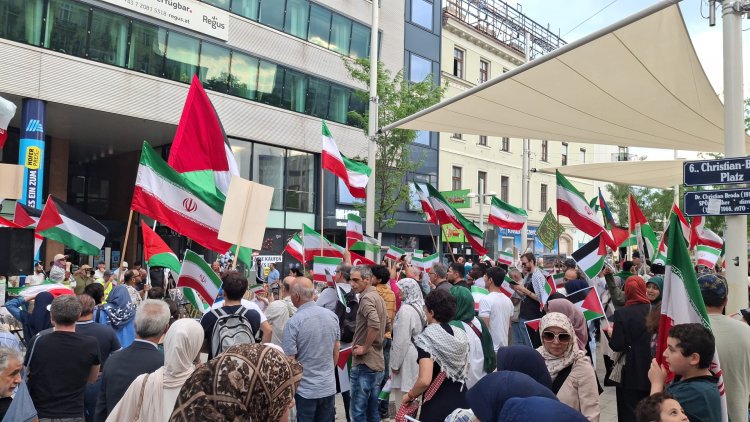 Viyana'da İsrail protestosu: “Gazze’de soykırıma hayır, İran’dan elinizi çekin”