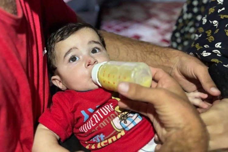 Gazze'de süt bulamayan anneler bebeklerinin yavaş ölümünü izliyor