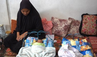 Gazze'de yetersiz beslenme sonucu ikiz bebeklerden biri hayatını kaybetti, diğeri yaşam mücadelesi veriyor