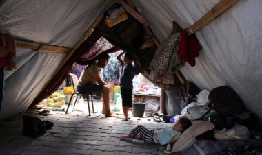 Çocuklar çadırlarda sıcaktan bayılıyor: Gökyüzü yakıyor, yeryüzü susuyor