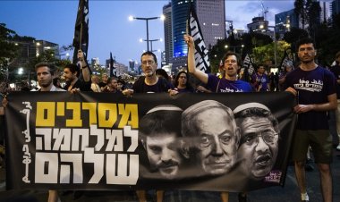 Tel Aviv'de binlerce gösterici, Gazze'de ateşkes ve esir takası anlaşması talebiyle gösteri düzenledi