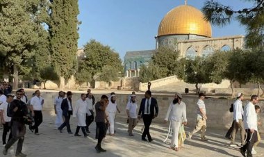 Yahudiler, polis koruması eşliğinde Mescid-i Aksa'ya baskın düzenledi