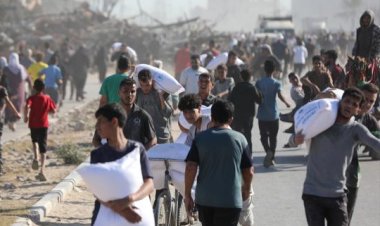 Katil İsrail yardım merkezine gazla saldırdı: 21 şehit