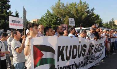 Mardinliler Gazze için çağrıya uyararak meydanlarda bir araya geldi