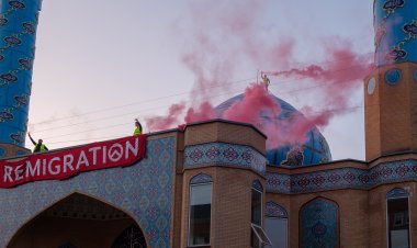 Danimarka'da aşırı sağcılar camiye saldırdı: "İslamlaşmaya son, tersine göç hemen" pankartı asıldı