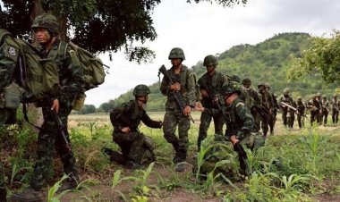 Tayland'ın sekiz bölgesinde sıkıyönetim ilan edildi