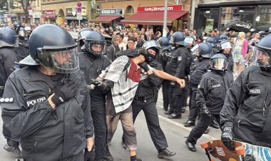 Berlin'de polis, Filistin'e destek gösterisine saldırdı