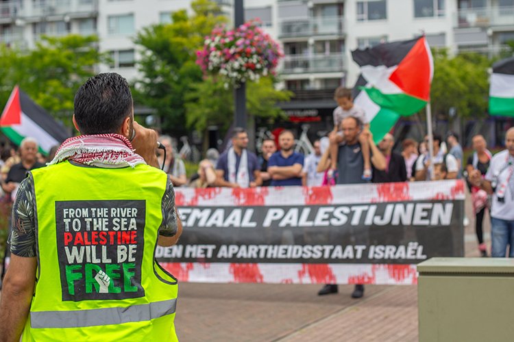 Hollandalı göstericiler GKN Fokker’ın İsrail’e F-35 parça ihracatını protesto etti