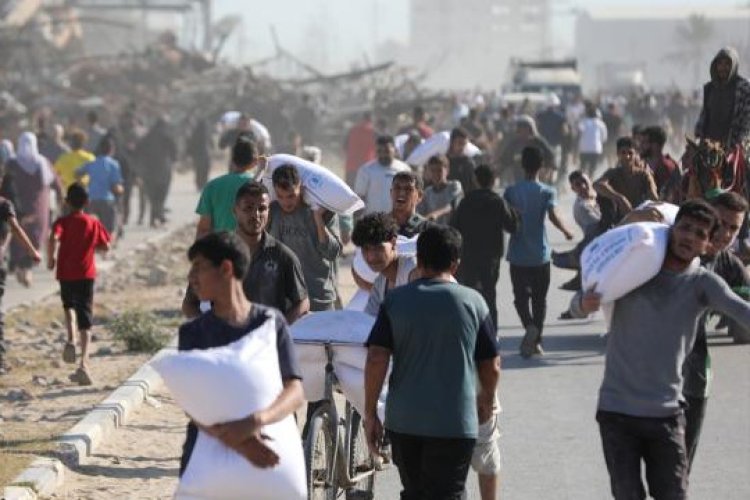 Katil İsrail yardım merkezine gazla saldırdı: 21 şehit