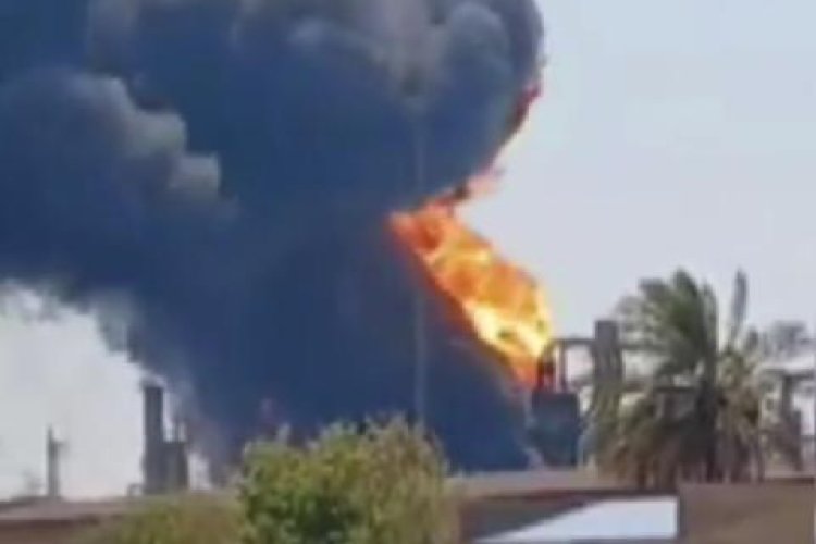 İran'ın güneybatısındaki Abadan petrol rafinerisinde yangın
