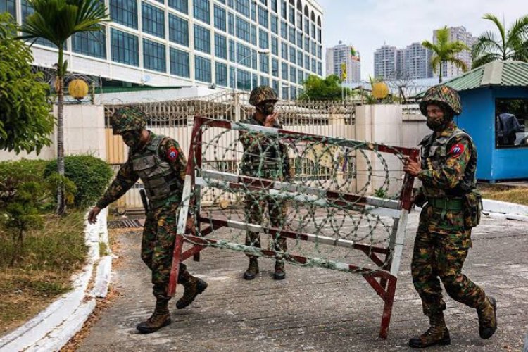 Myanmar'da 4,5 yıldır süren olağanüstü hal genel seçimler öncesi kaldırıldı